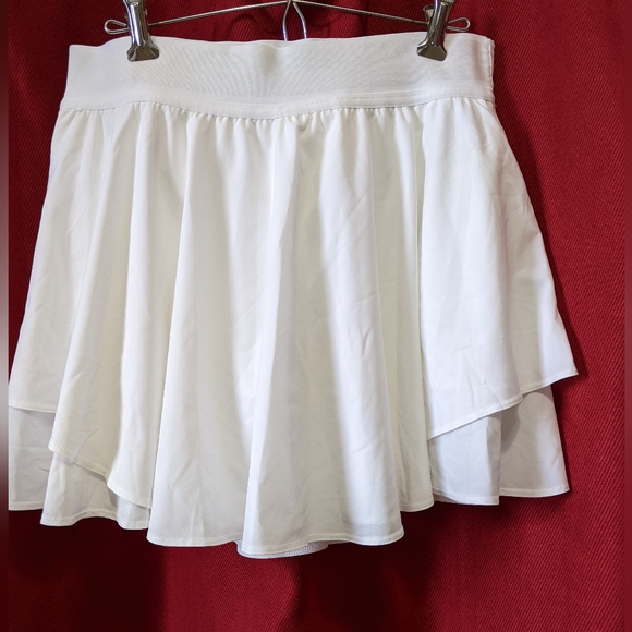 SOLD Lululemon Court Rival High Rise Skirt/Skort - Picture 5 of 9